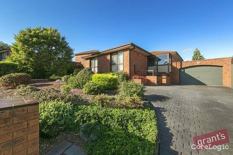 Property photo of 15 Kinkead Crescent Endeavour Hills VIC 3802