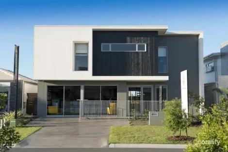 Property photo of 32 Lighthouse Circuit Birtinya QLD 4575
