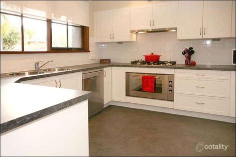 Property photo of 10 Eastleigh Drive Glen Waverley VIC 3150