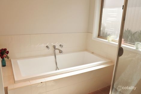 Property photo of 39 Discovery Drive Yass NSW 2582