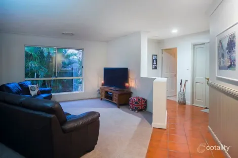 Property photo of 38 Stretton Drive Helensvale QLD 4212