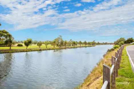 Property photo of 9 Cavalry Circuit Maribyrnong VIC 3032