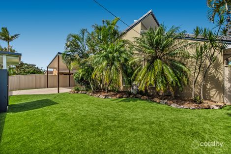 Property photo of 17 Lapoinya Crescent Warana QLD 4575