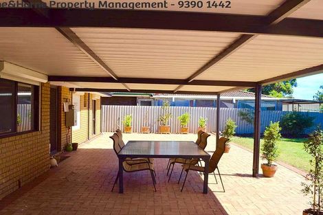 Property photo of 15 Glenhurst Court Camillo WA 6111