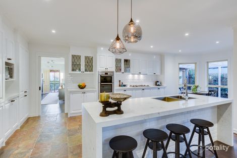 Property photo of 2 Clifton Court Taylors Lakes VIC 3038