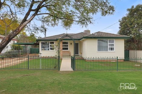 3 LAROOL ST, SOUTH TAMWORTH, NSW 2340