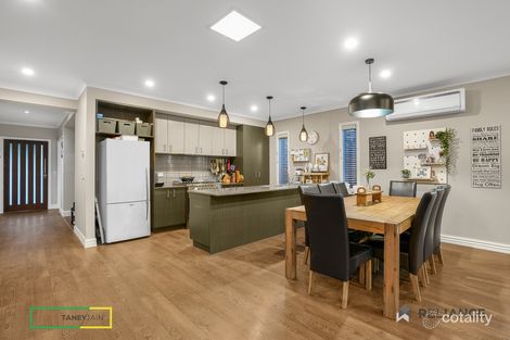Property photo of 60 Eltham Parade Manor Lakes VIC 3024