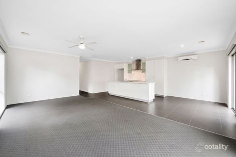 Property photo of 44 Wattlewoods Place Carrum Downs VIC 3201