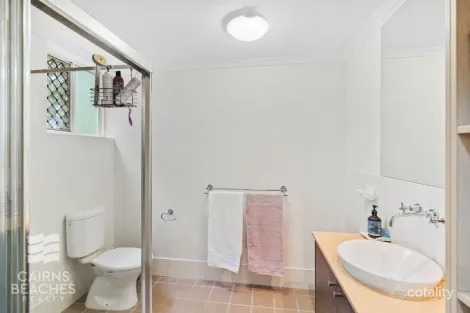 Property photo of 1/1804 Captain Cook Highway Clifton Beach QLD 4879