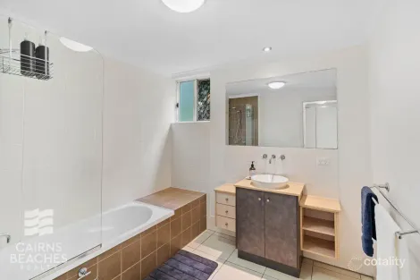 Property photo of 1/1804 Captain Cook Highway Clifton Beach QLD 4879