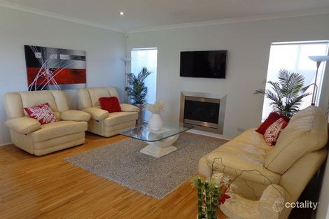 Property photo of 8 Carissa Turn Halls Head WA 6210