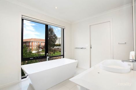 Property photo of 35 Manchester Crescent Bundoora VIC 3083