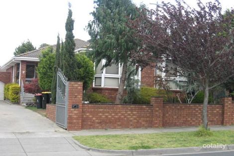 2 Sandalwood Dr, Oakleigh South, VIC 3167