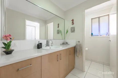 Property photo of 4 Markowitz Place Kirkwood QLD 4680