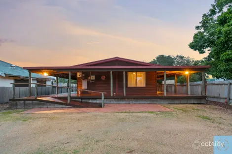 12 Hill St, Tocumwal, NSW 2714