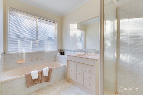 Property photo of 11 Serrata Court Hillside VIC 3037