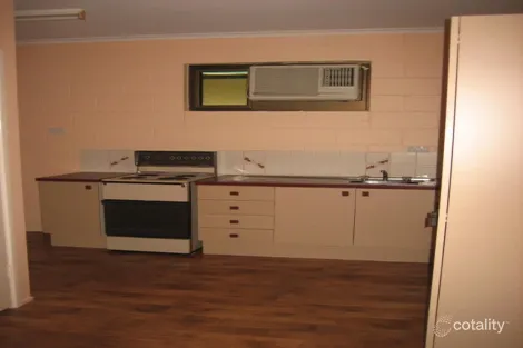 18 Lasindra Ct, Bushland Beach, QLD 4818