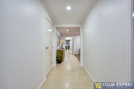 Property photo of 30 Fieldstone Crescent Cranbourne North VIC 3977