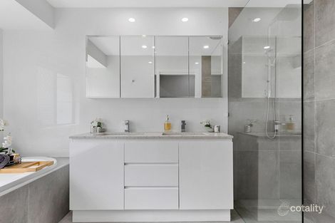 Property photo of 77 School Road Wynnum West QLD 4178