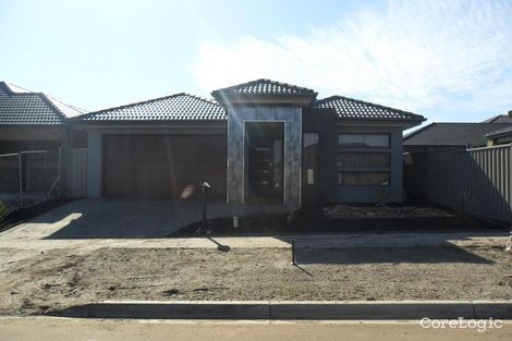 Property photo of 7 Bursaria Drive Caroline Springs VIC 3023