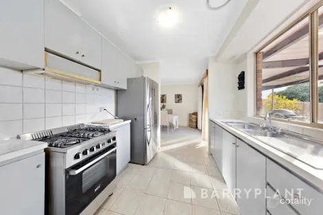 Property photo of 2 Milford Close Albanvale VIC 3021
