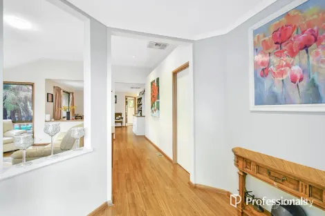 Property photo of 28 Murray Crescent Rowville VIC 3178