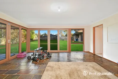 Property photo of 28 Murray Crescent Rowville VIC 3178