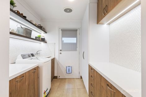 Property photo of 25 Montpellier Drive Hillside VIC 3037
