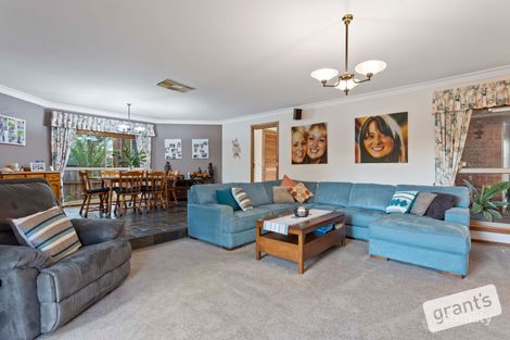 Property photo of 2 Daniel Court Narre Warren VIC 3805