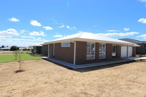 1/16 Hazelwood Dr, Forest Hill, NSW 2651