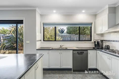 Property photo of 12 Curdie Place Grovedale VIC 3216