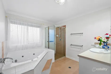 Property photo of 2 Port Peyra Crescent Varsity Lakes QLD 4227