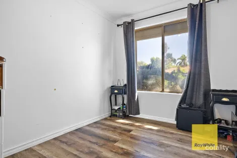 Property photo of 2 Maitland Place Thornlie WA 6108
