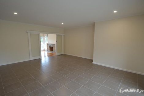 Property photo of 33 Amber Grove Mount Waverley VIC 3149