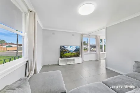 Property photo of 17 Gasmata Crescent Whalan NSW 2770