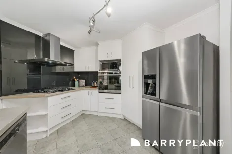 Property photo of 13 McIvor Court Melton West VIC 3337