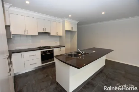 Property photo of 31 William Maker Drive Orange NSW 2800