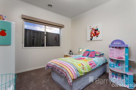 Property photo of 7 Cowan Parkway Point Cook VIC 3030