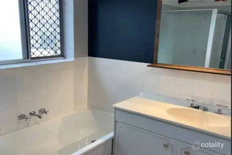 Property photo of 2/13 Bride Street Wynnum QLD 4178