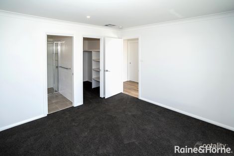 Property photo of 4 Bondi Crescent Gobbagombalin NSW 2650