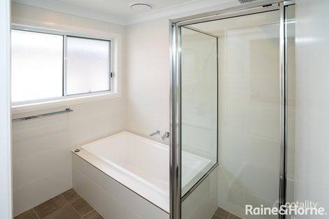 Property photo of 4 Bondi Crescent Gobbagombalin NSW 2650
