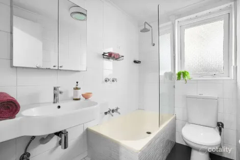 Property photo of 1/91 Ormond Road Elwood VIC 3184