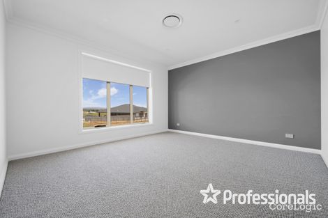 Property photo of 33 Newlands Crescent Kelso NSW 2795