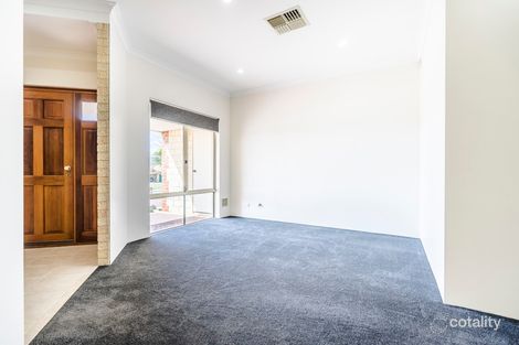 Property photo of 18 Dongara Circle Jane Brook WA 6056