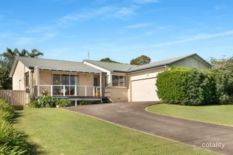 16 Suncrest Ave, Sussex Inlet, NSW 2540