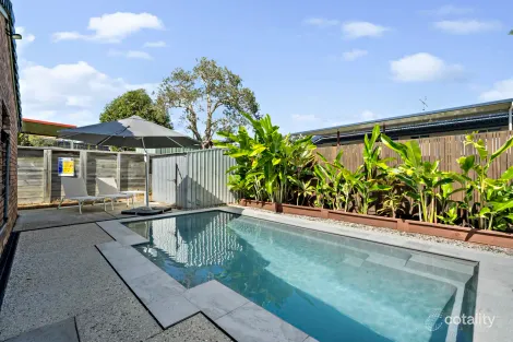 Property photo of 25 Pinaroo Street Battery Hill QLD 4551