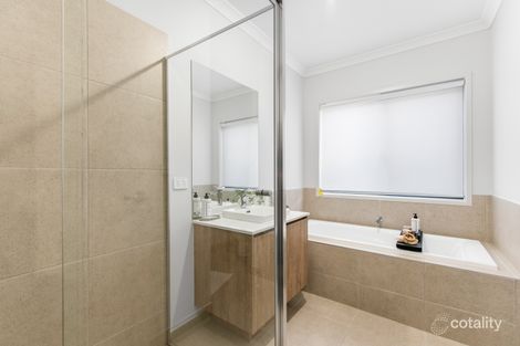 Property photo of 5 Corvara Way Pakenham VIC 3810