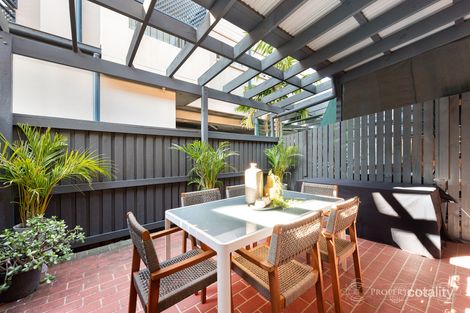 Property photo of 4/12 Rosina Street Kangaroo Point QLD 4169