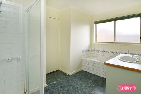 Property photo of 2/1 Bourbon Way Waurn Ponds VIC 3216