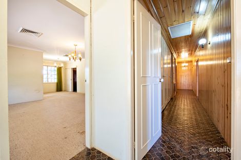 Property photo of 18 Sturt Circle Dubbo NSW 2830